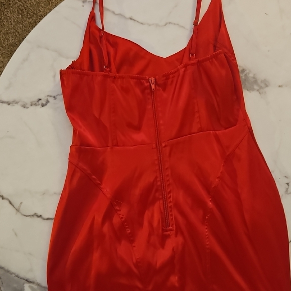 Elegant Red Dress - Picture 3 of 3